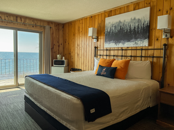 One King Bed Photo 5