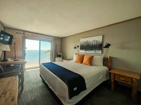 One King Bed Photo 4